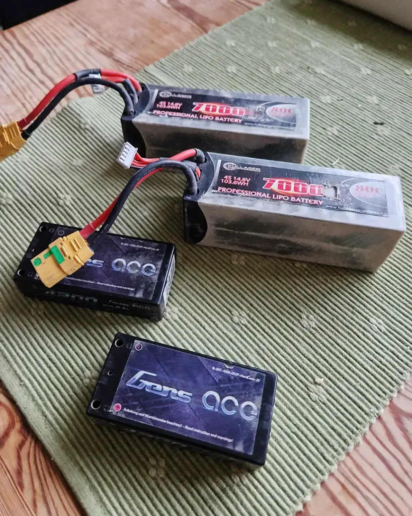 två st 2cell och 2st 4cell lipo batterier